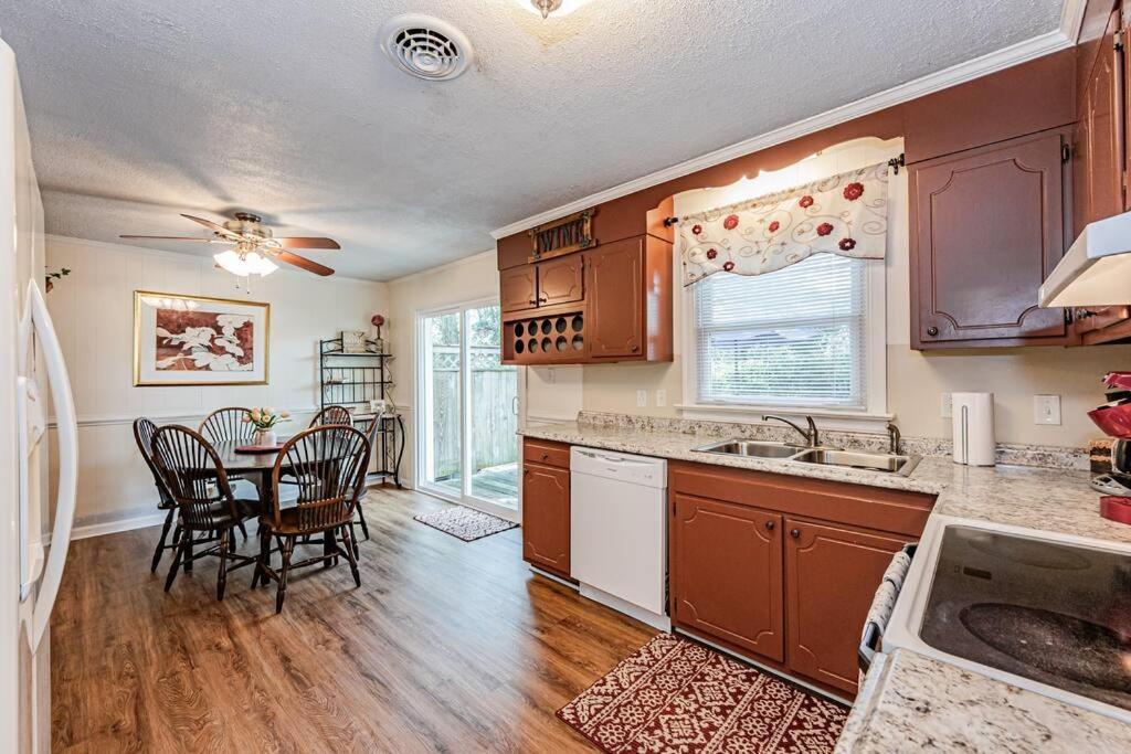 Kelly'S Comfortable Quinton Home Exterior foto